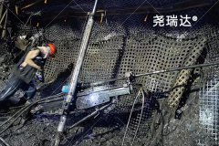 架柱式液压钻机在煤矿抽采瓦斯中的应用